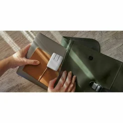 Belkin BoostCharge USB-C Wall Charger 20W (USB-C Cable with Lightning Connector included) - Power Adapter