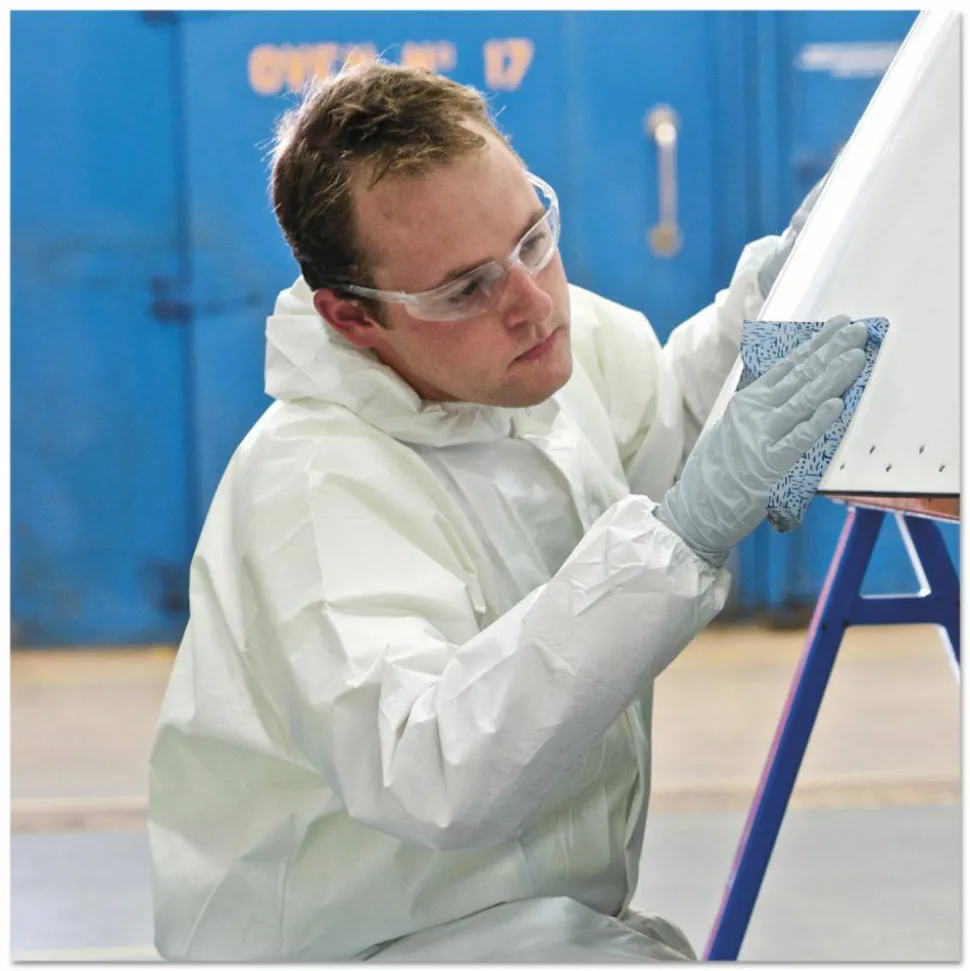 Kimtech SCOTTPURE Critical Task Wipers, 1/4 Fold, 12 x 15, White, 100/Box, 4/Carton